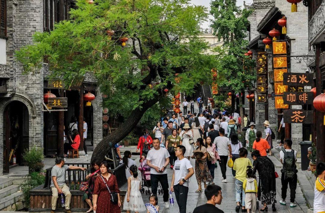 油调价最新消息，启程自然美景旅行盛宴！