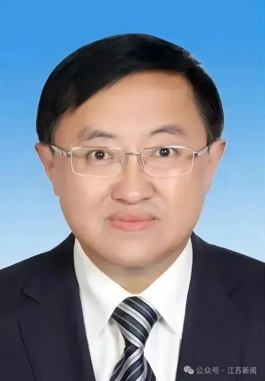 江苏省委最新人事任免，自然美景探索之旅的背后力量